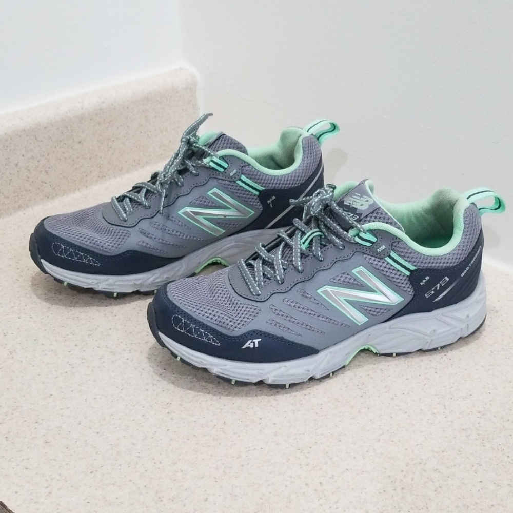 New Balance 573 women's size 10 sneakers - Picture 2 of 8